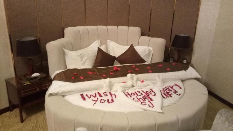 فندق هوليداي الخليج الرياض - Holiday Al Khaleej Hotel מראה חיצוני תמונה